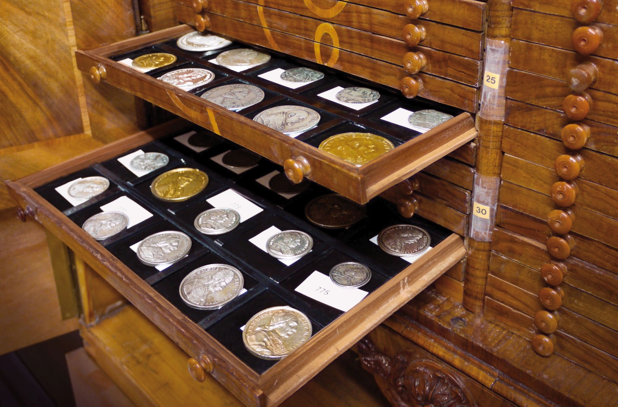 August Voit von Salzburg coin collection in the historic coin cabinet (Image: Isi Kunath)