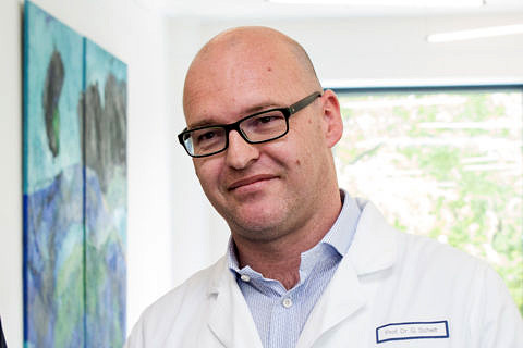 Prof. Dr. Georg Schett, head of the Department of Medicine 3. (Image: FAU/Erich Malter)