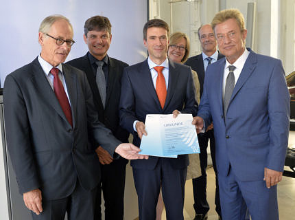 Prof. Michael Lackner (Director IKGF); MdB Stefan Müller; President of FAU, Prof. Dr. Joachim Hornegger; Prof. Klaus Herbers (Deputy Director IKGF); FAU Chancellor Sybille Reichert and FAU Vice President for International Affairs, Günter Leugering. (Image: FAU/Harald Sippel)