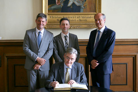 Italian Consul General signs FAU's Golden Book