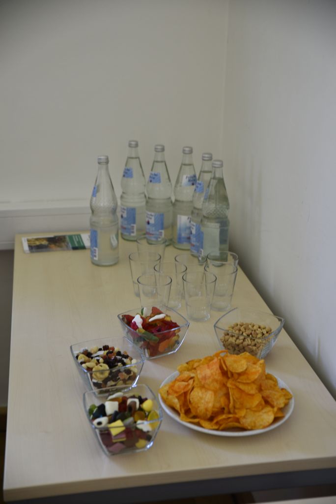 Of course, snacks and drinks were provided as well. (Image: FAU/Christina Dworak)