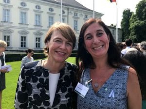 Prof. Dr. Josefina Ballare (right) with Elke Büdenbender, wife of the German Federal President Frank-Walter Steinmeier, at the reception of the Humboldt Fellows at Schloss Bellevue in Berlin. (Image: Dr. Bettina Mahler)