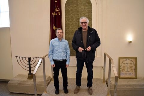 Besides FAU and the Jüdische Museum Franken, Dr. Orgad (left) also visited the Synagogue in Bayreuth. (Image: FAU/Peter Forna)