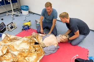 In the simulation and training centre, medical students can practice their treatment skills using dummies.