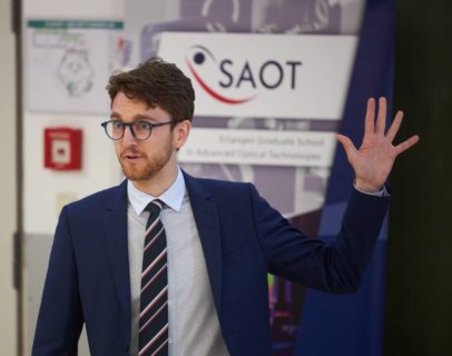 Towards entry "SAOT recognizes innovative research into photonics"