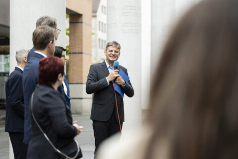The new Human Rights Research Center is being introduced. FAU president Prof. Dr. Joachim Hornegger welcomes his guests. (Picture: FAU/Uwe Niklas)