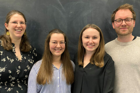 Dr. Ev-Marie Schuster, Carolin Moosmann, Katharina Kocher, PD Dr. Kilian Schober (v.l.) von der Mikrobiologie des Uniklinikums Erlangen.