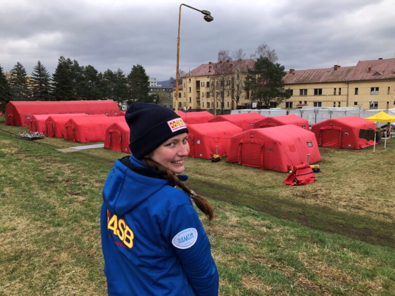 Doctor from FAU Occupational Medical Service helps refugees