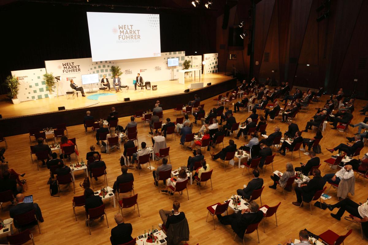 Depicted is the hall and guests, seated, looking towards the stage at Weltmarktführer Innovation Day 2022.