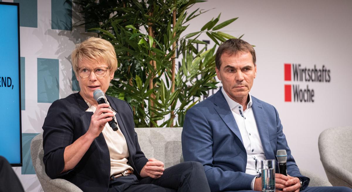 On stage: FAU professor and economy sage Veronika Grimm discussing the future of sustainable mobility.