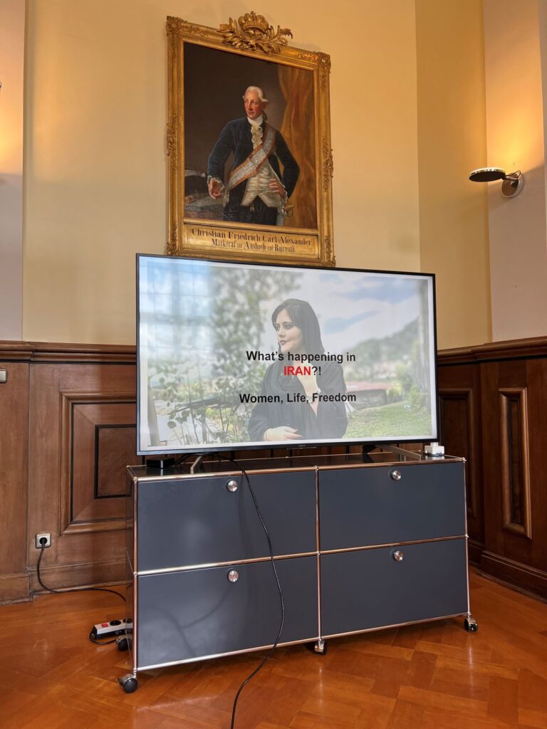 Mahsa Amini: University President meets FAU students from Iran