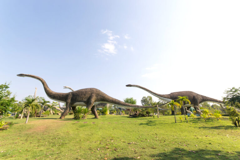 Climate change at Triassic-Jurassic boundary played a key role in the evolution of dinosaurs