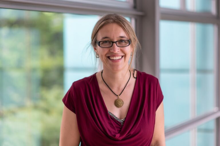 Gene scissors used successfully in the laboratory against HIV-related virus