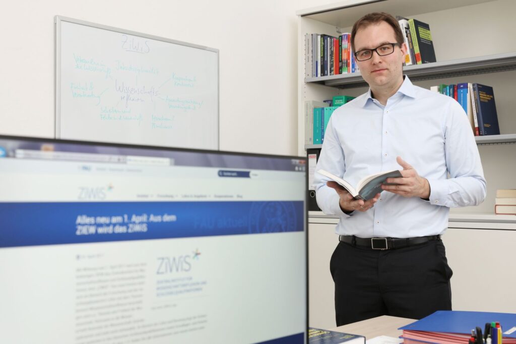 Dr. Michael Jungert (Image: FAU/Kurt Fuchs)
