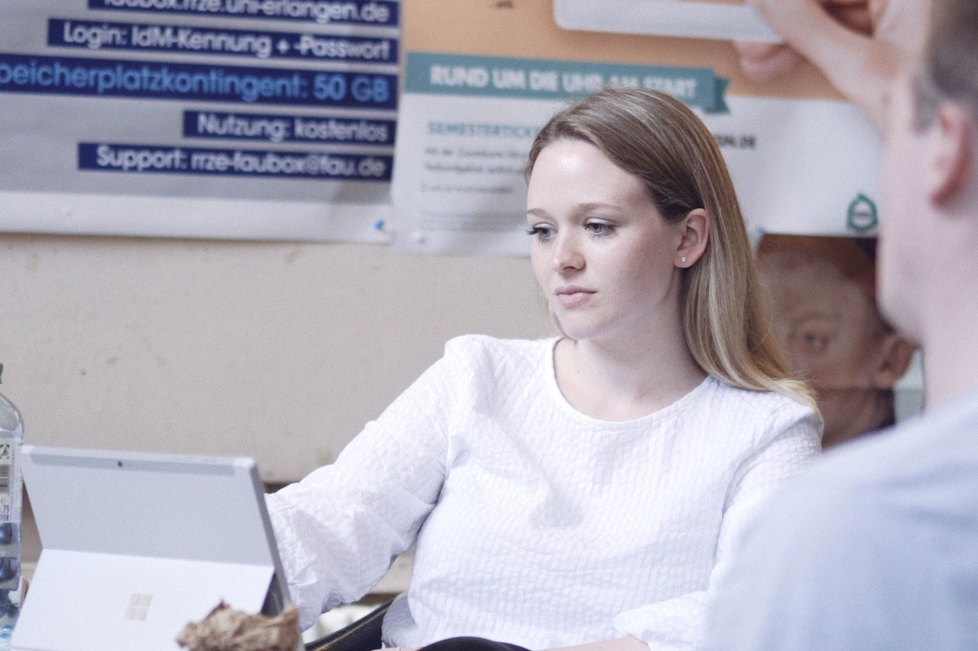 Student in front of a laptop.