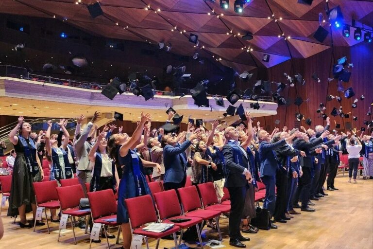 FAU celebrates its doctoral graduates