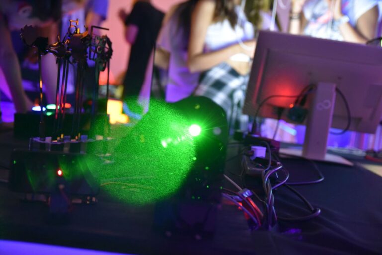 Interactive exhibition “panOPTICUM” on the science of optics and photonics