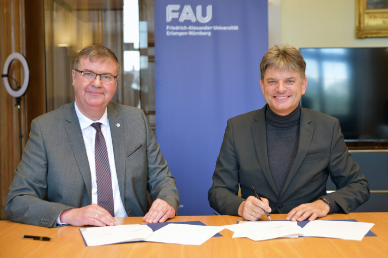 FAU signs a cooperation agreement with the Bayerisches Landeskriminalamt (Bavarian Office of Criminal Investigation)