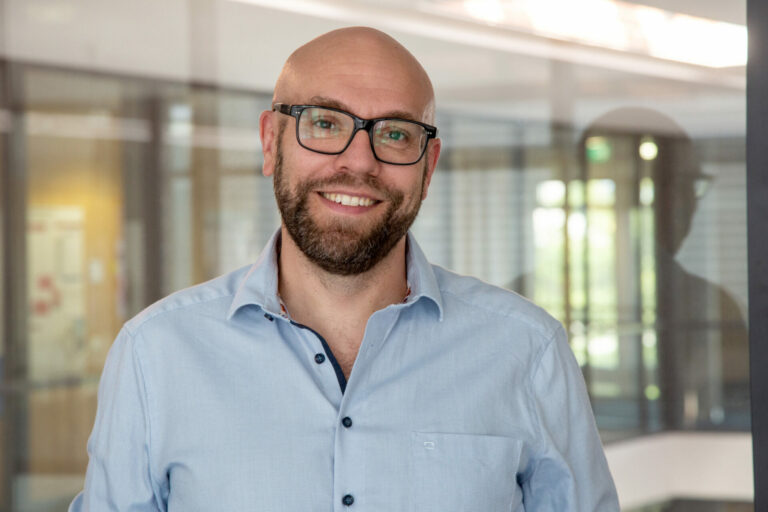 Europeans want decentralized power supply and low prices