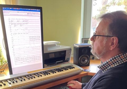 Between test tubes and musical scores