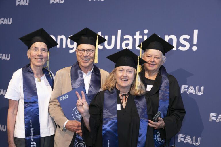 Award ceremony for doctoral alumni