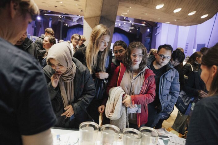 Students at the first semester welcome event of the Friedrich-Alexander-Universität Erlangen-Nürnberg 2024 in Erlangen