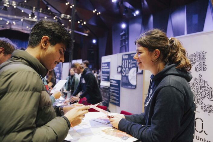 Students at the first semester welcome event of the Friedrich-Alexander-Universität Erlangen-Nürnberg 2024 in Erlangen