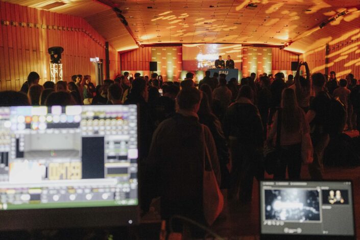 Students at the first semester welcome event of the Friedrich-Alexander-Universität Erlangen-Nürnberg 2024 in Erlangen