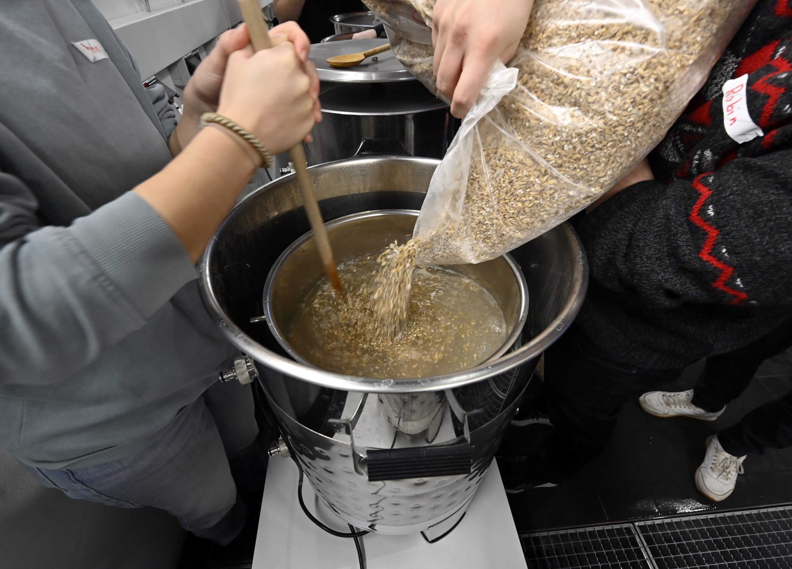 The crushed malt is then filled into the aluminum malt pipe.
