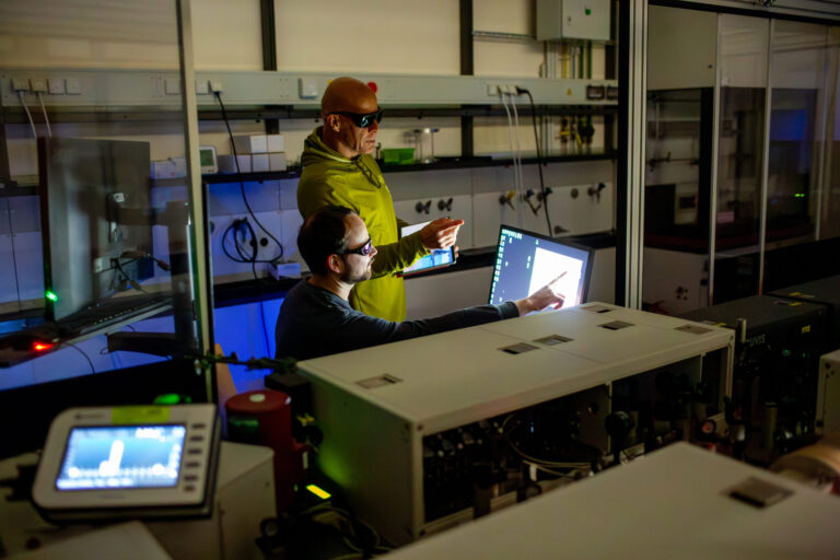 Mechanisms behind chemical reactions unraveled using high pressure