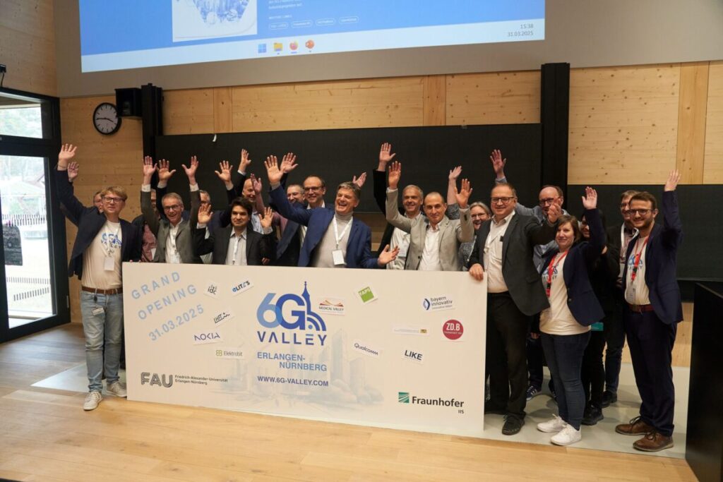 Celebrating actors of the 6G Valley network and representatives of the FAU.