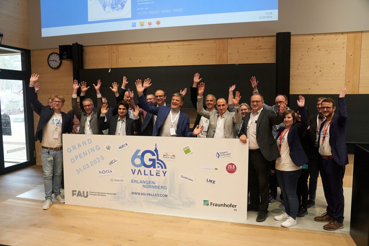 Celebrating actors of the 6G Valley network and representatives of the FAU.