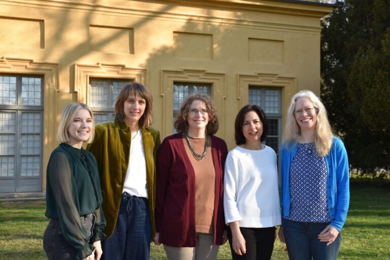 The FAU Writing Center: Support for English and German texts