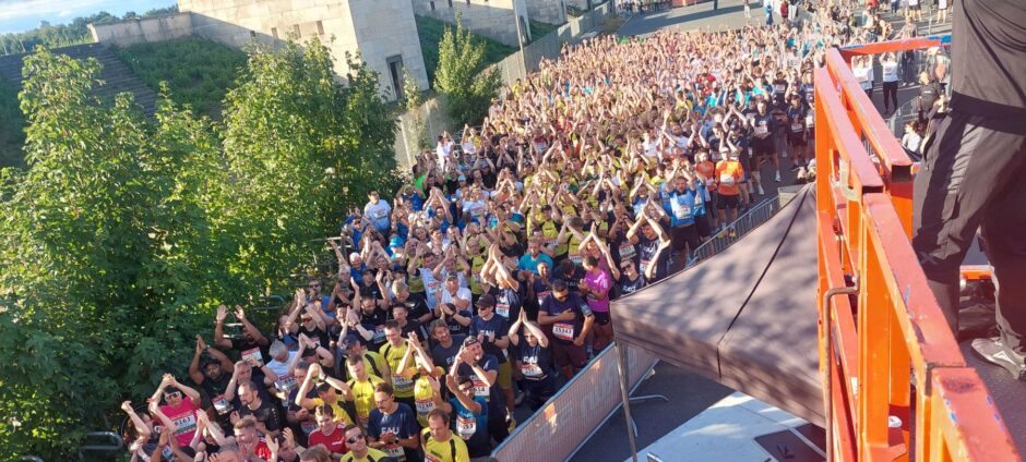 Gruppenfoto des FAU-Teams auf der Tribüne
