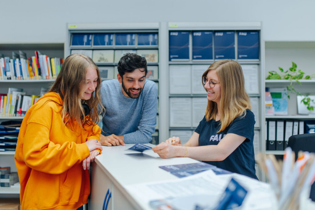 Gespräch in den Räumen der Studienberatung