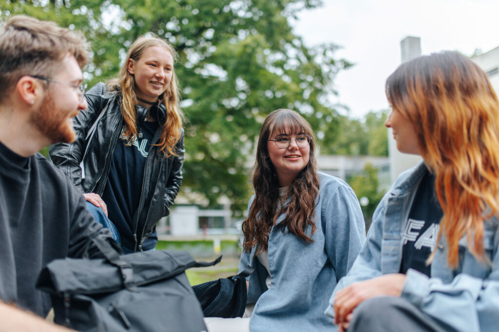 Personen im Gespräch