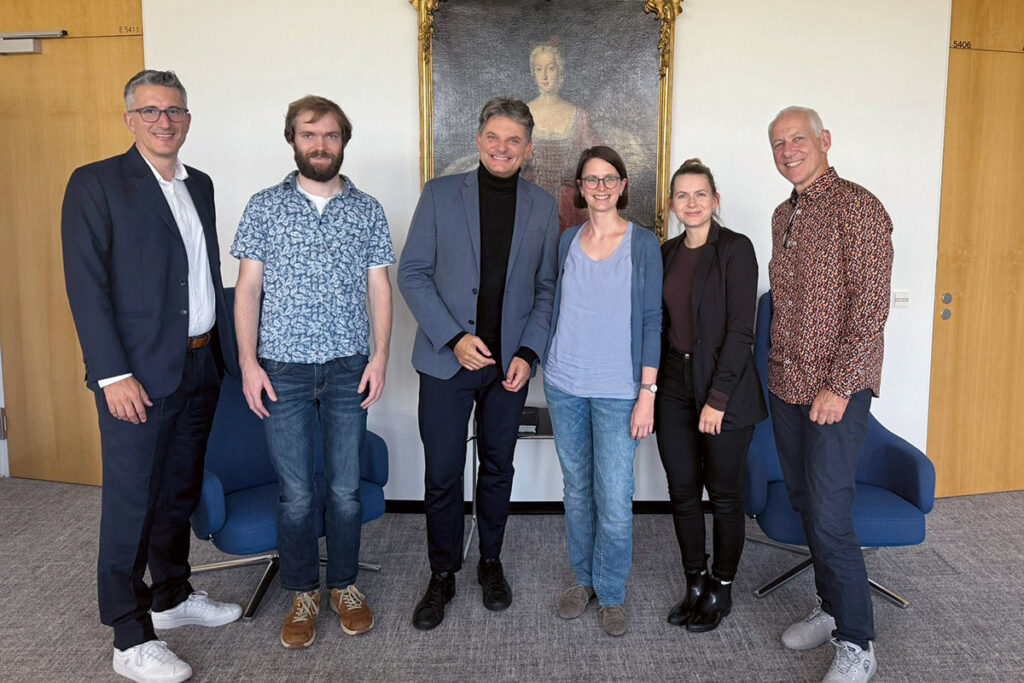 A group photo with Joachim Hornegger.