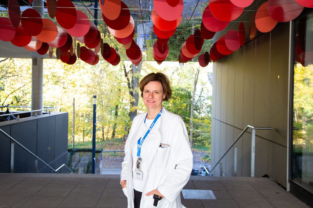 A portrait of Prof. Dr. med. Louisa Steines.