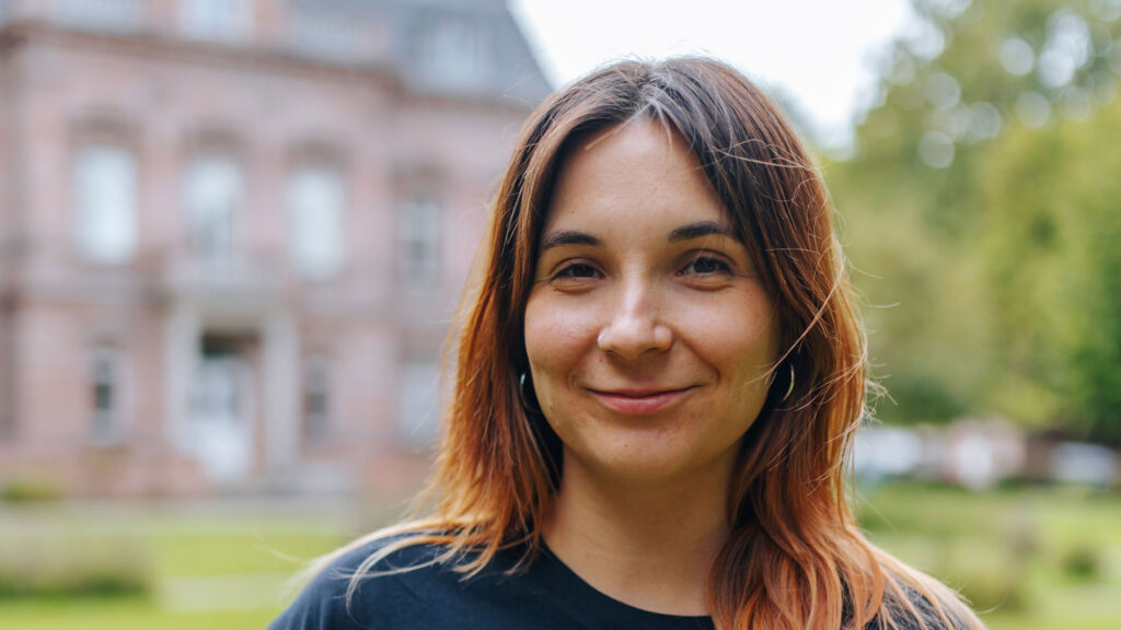 Nahaufnahme einer Studentin.