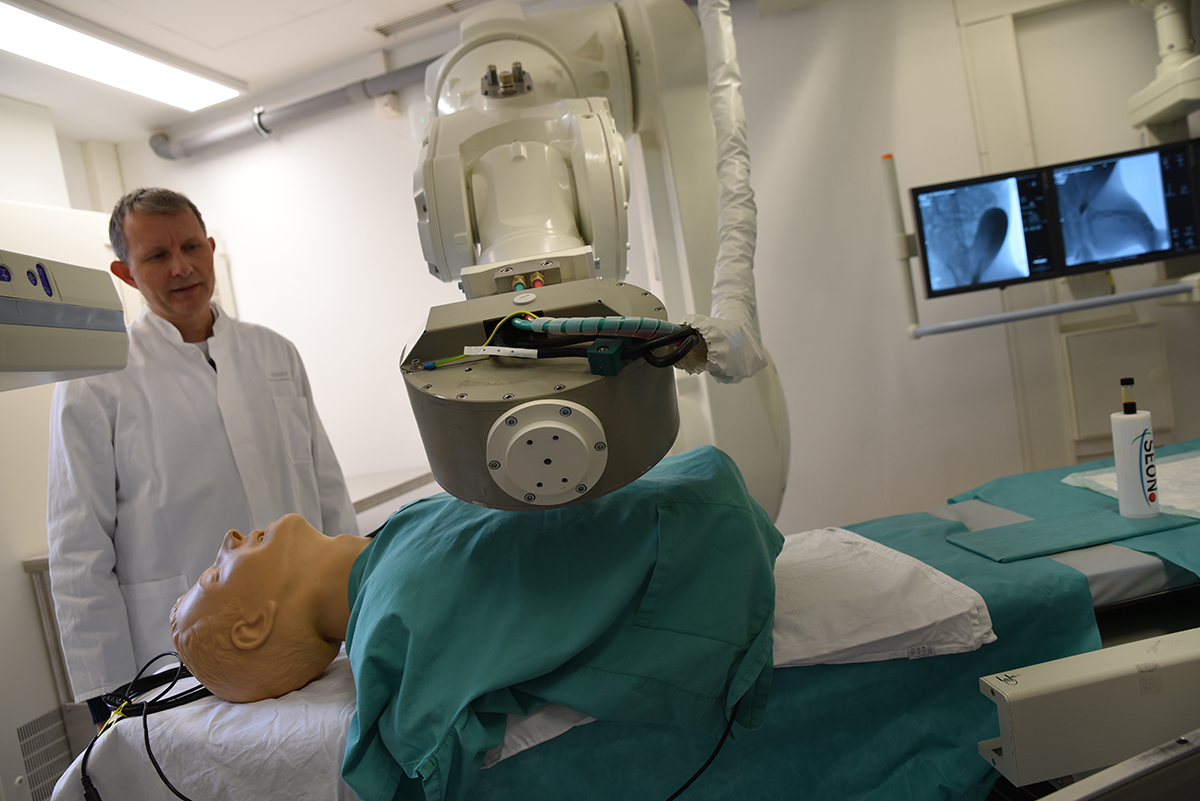 Der Magnet mit dem die Eisenpartikel durch den Körper gelenkt werden.