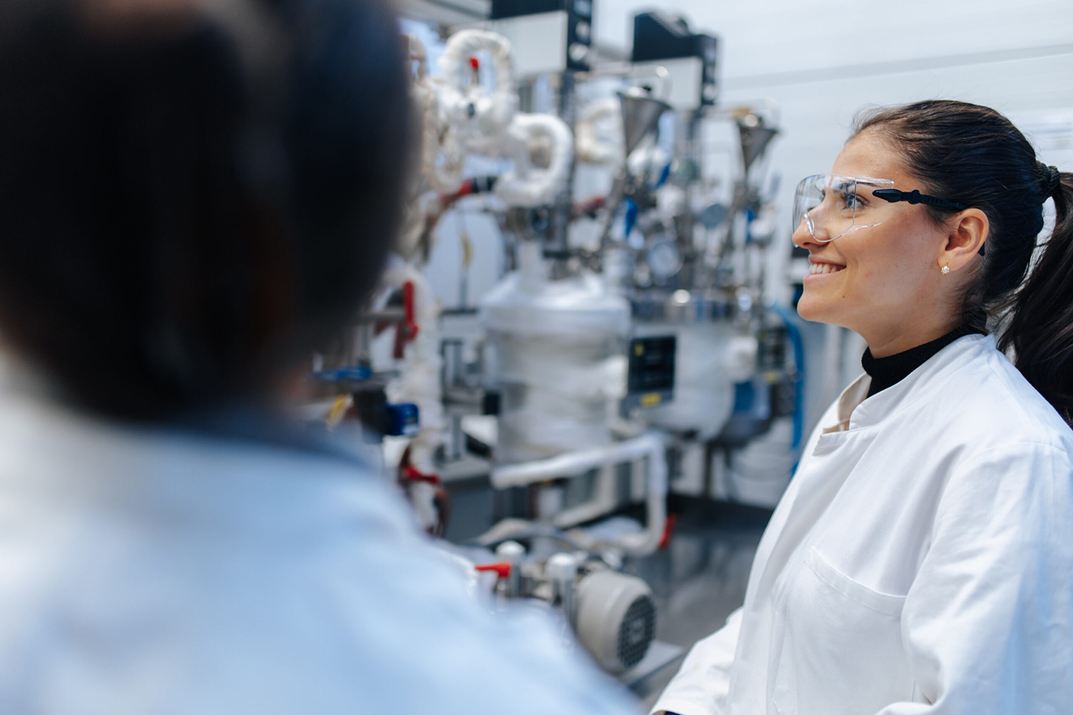Researchers in a laboratory in front of a huge machine.