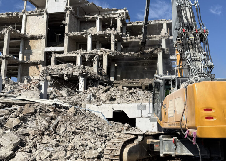 Former Organic Chemistry building making way for a modern university building in Henkestra&szlig;e