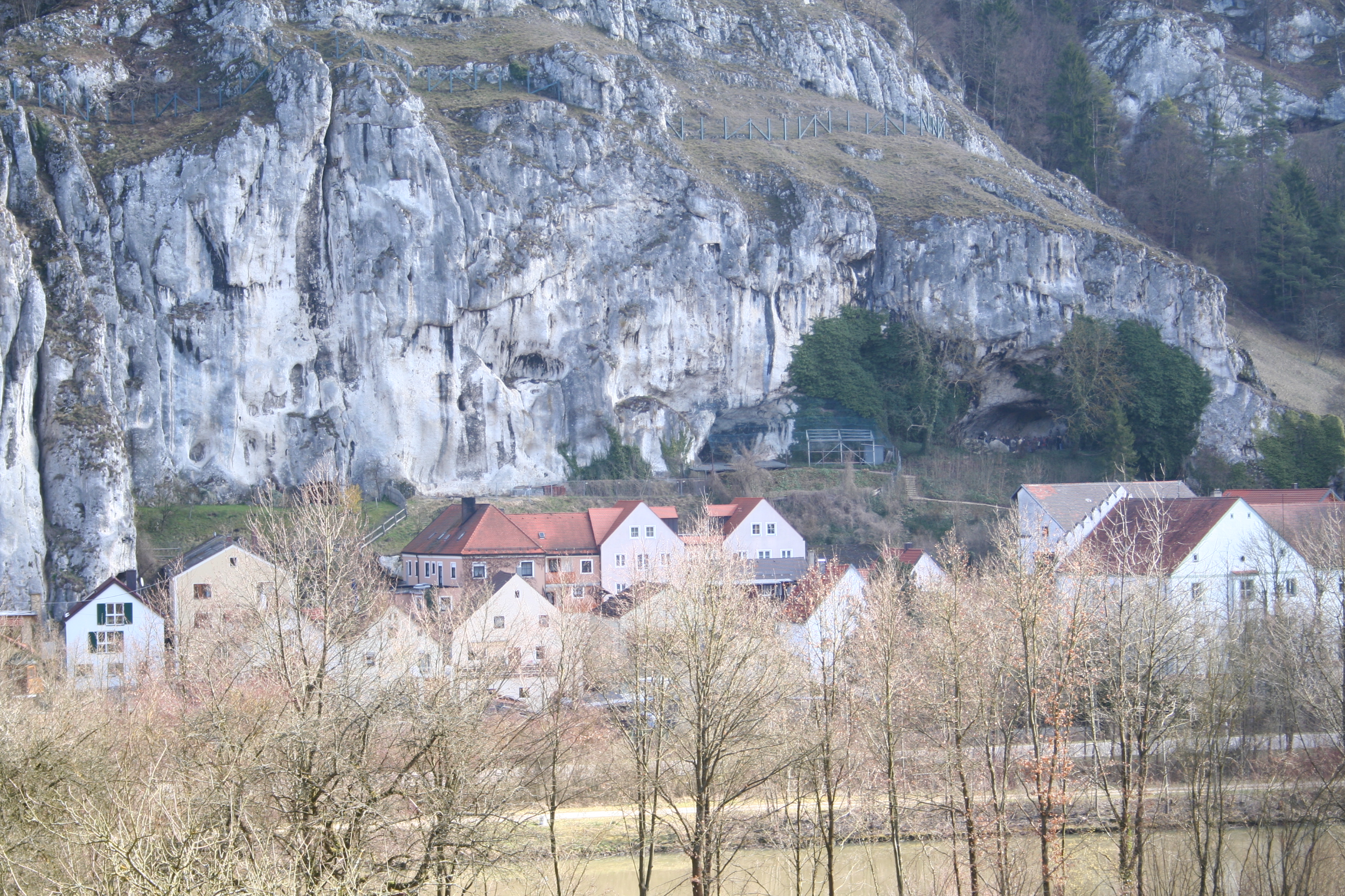 The Sesselfels Cave in the cliff face near Essing on the Altmühl.