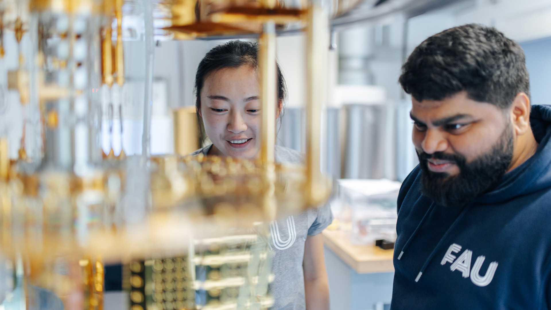 Zwei Studierende der FAU.