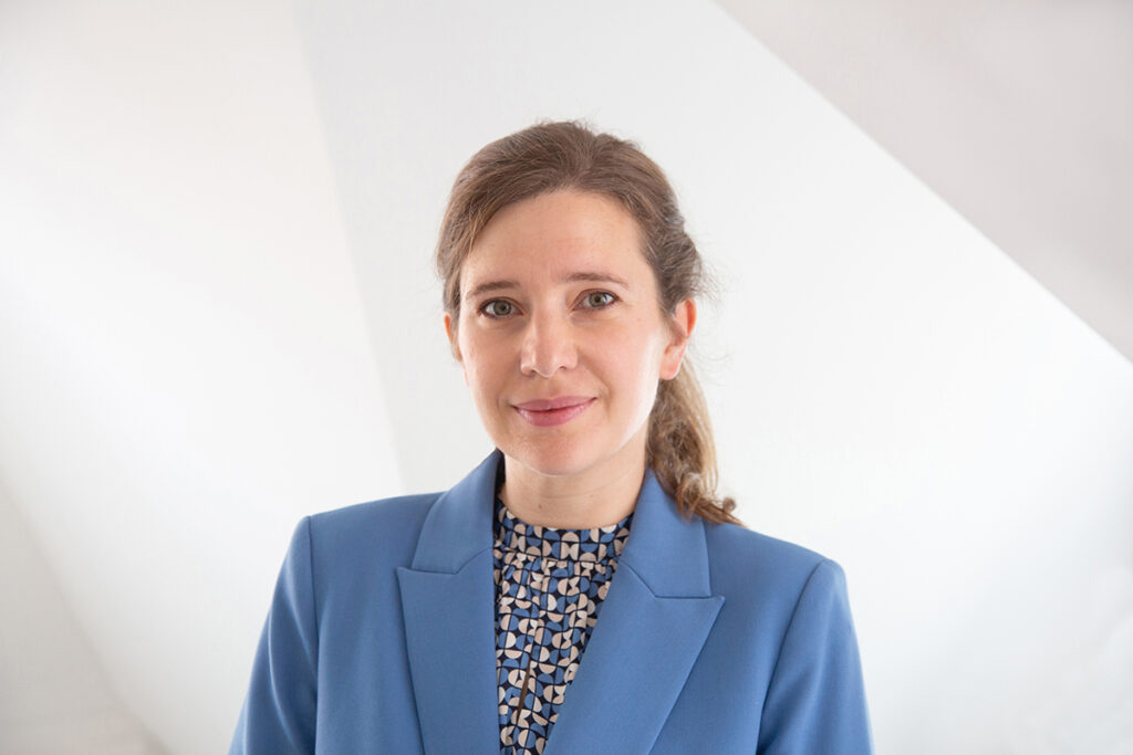 A portrait of Prof. Dr. Chandna-Hoppe, Professorship of Civil Law, Labor Law and Social Law