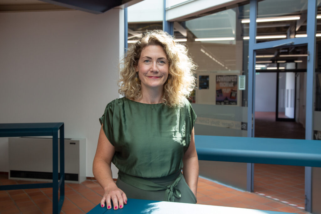 A Portrait of Prof. Dr. Sarah Lange, Professorship of Elementary Education and Elementary School Didactics