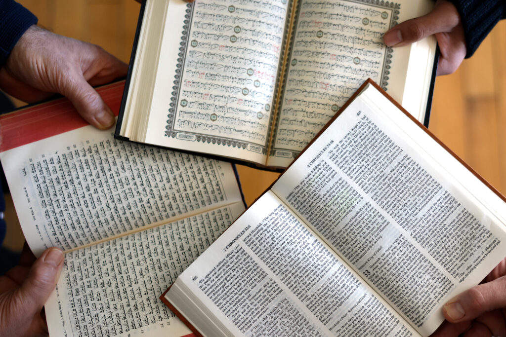 The Bavarian Research Center for Interreligious Discourse (BaFID) at Friedrich-Alexander University Erlangen-Nuremberg (FAU) studies the relationships between Judaism, Christianity, and Islam. (Image: Adobe Stock/Godong)