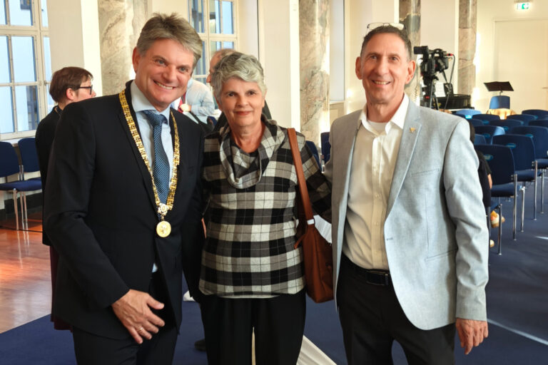 FAU presents Human Rights Award to Venezuelan activist Ligia Bolívar
