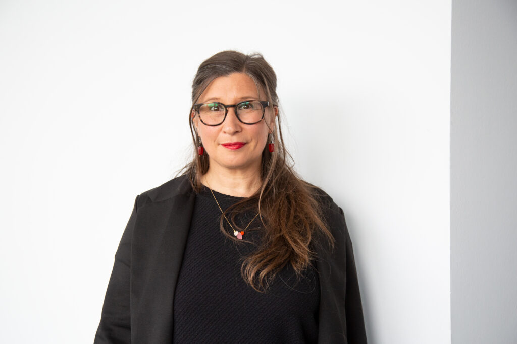 A Portait of Prof. Dr. Miriam Oesterreich, Professor of Theory of Design / Gender Studies, Bild: FAU/Georg Pöhlein)